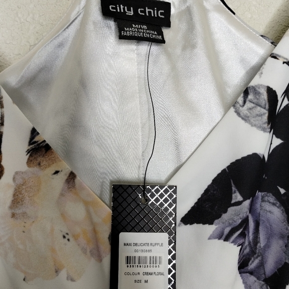 City Chic Delicate Ruffle Maxi Dress Floral size 18 (M) - Picture 6 of 6